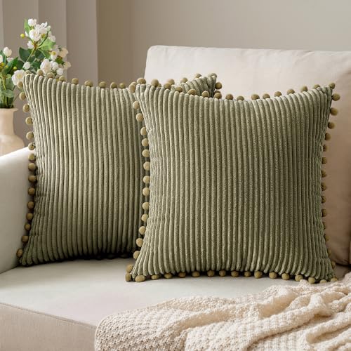 ANRODUO Paquete de 2 fundas de almohada decorativas bohemias de color verde oliva con pompones,...